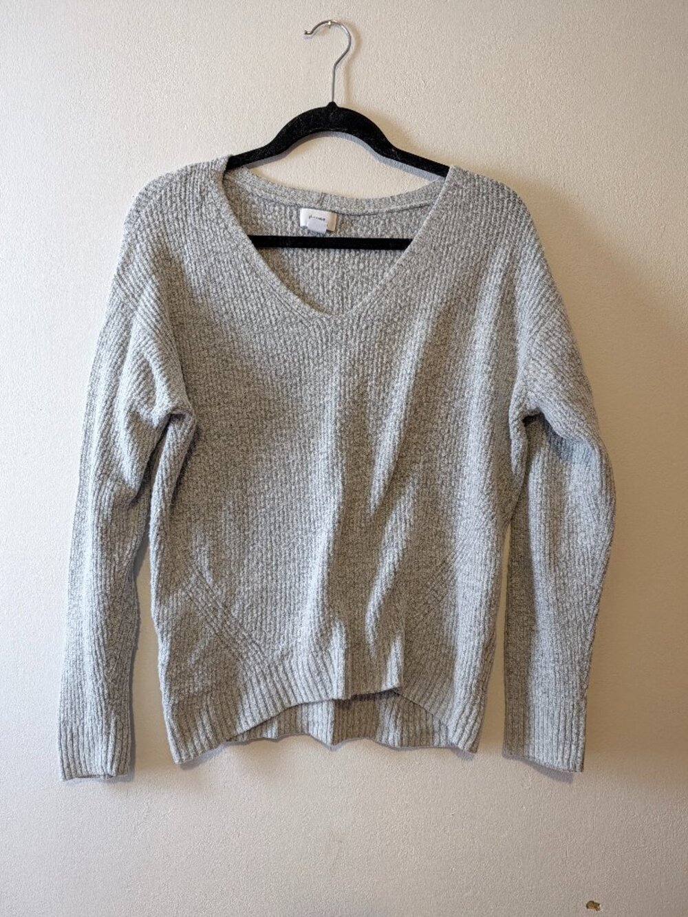 Old Navy Slouchy V-Neck Pullover Sweater Light Grey Textured Knit Size M